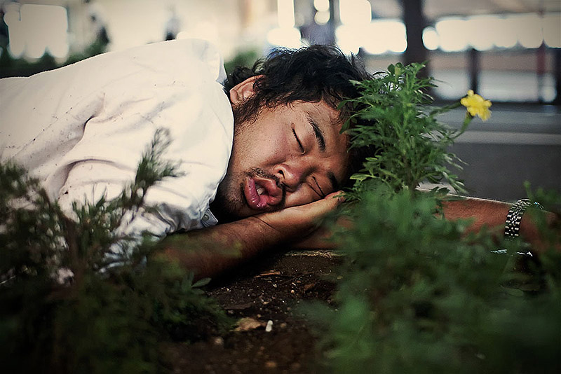Фотографии утомительной жизни «сумасшедших токийских работников» (3)