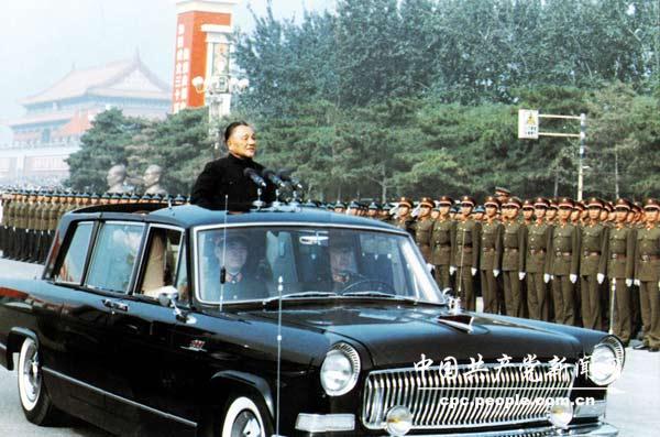 1 октября 1984 года исполнилось 35 лет с момента основания Китайской Народной Республики. Дэн Сяопин проинспектировал вооруженные силы страны. 