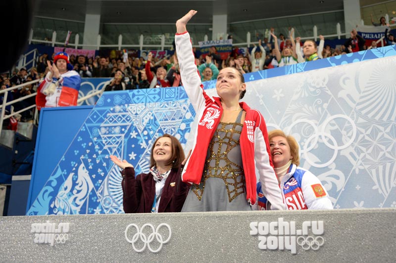 Российская фигуристка Аделина Сотникова - чемпион Олимпийских игр-2014 в Сочи