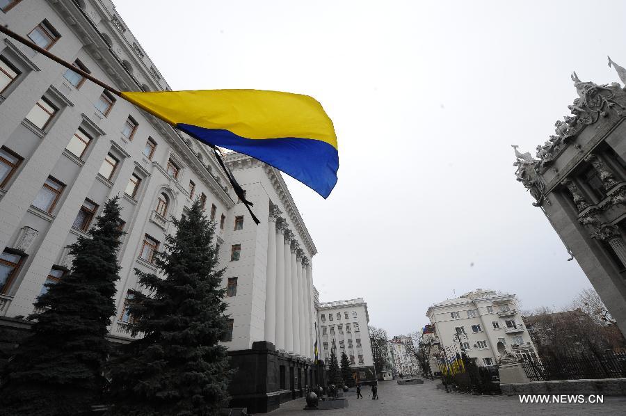Парламент Украины отстранил В. Януковича от выполнения обязанностей президента и объявил о проведении досрочных президентских выборов