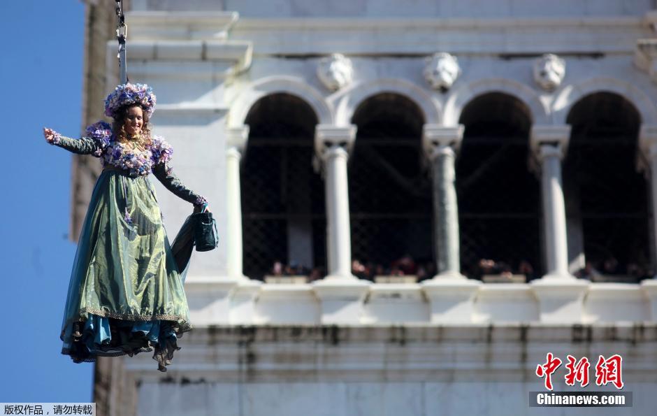 Карнавал в Венеции: Шоу масок на улице (6)