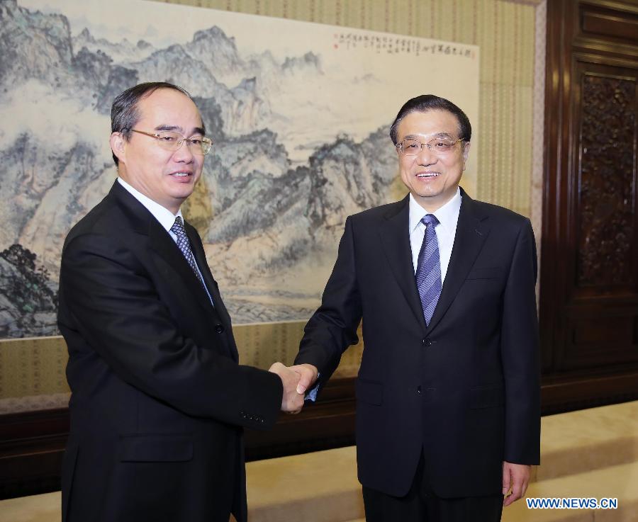 Премьер Госсовета КНР Ли Кэцян встретился с председателем ЦК ОФ Вьетнама Нгуен Тхиен Ньяном