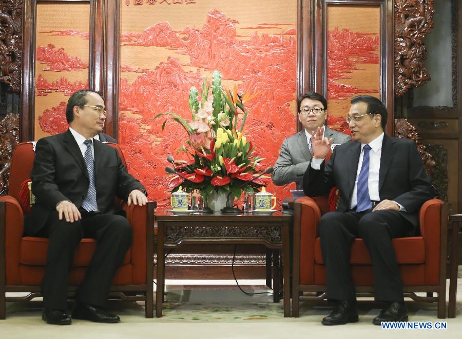 Премьер Госсовета КНР Ли Кэцян встретился с председателем ЦК ОФ Вьетнама Нгуен Тхиен Ньяном (2)