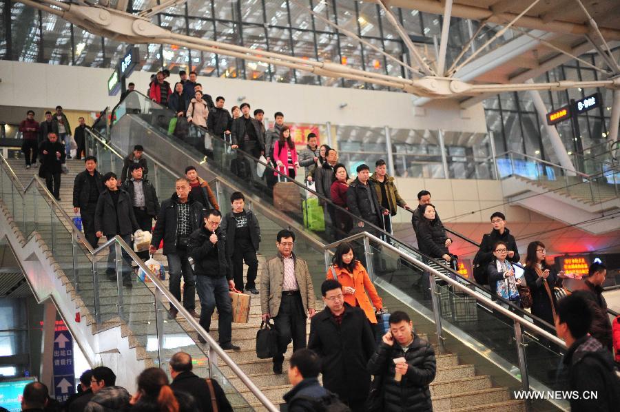 В Китае завершился 40-дневный особый режим работы транспорта в связи с праздником Весны (12)