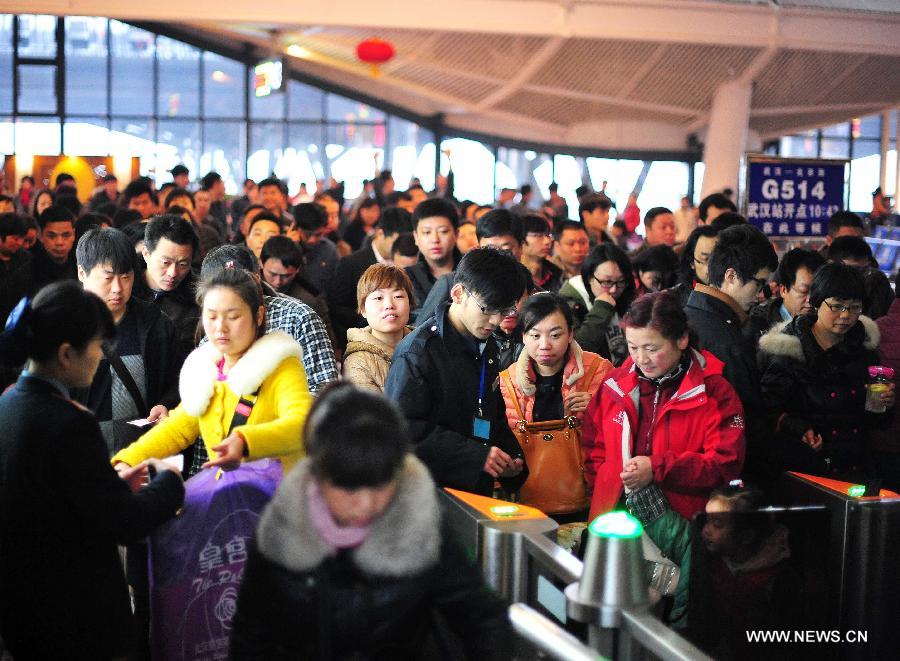 В Китае завершился 40-дневный особый режим работы транспорта в связи с праздником Весны (2)