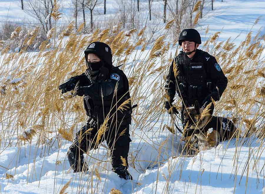Элита спецназа Синьцзяна тренируется на снегу (3)