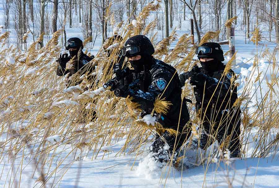 Элита спецназа Синьцзяна тренируется на снегу