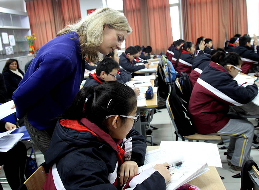 Британская делегация по образованию приехала в Шанхай для изучения китайских методов обучения школьников математике (2)