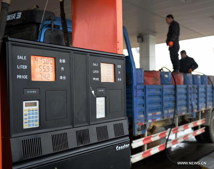 С четверга в Китае подорожает бензин и дизельное топливо