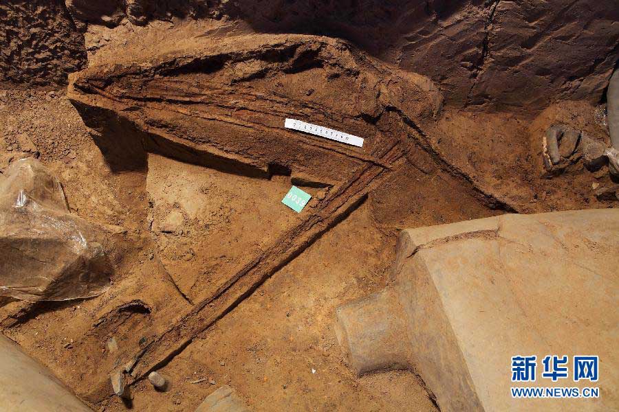 В гробницах Цинь Шихуана обнаружены хорошо сохранившийся лук и арбалет (4)