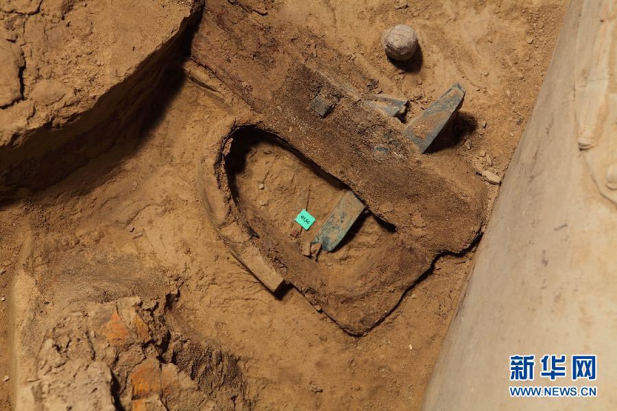В гробницах Цинь Шихуана обнаружены хорошо сохранившийся лук и арбалет