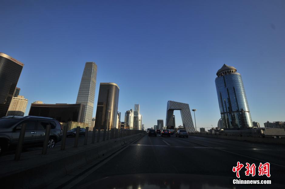 Смог рассеялся и качество воздуха улучшилось в Пекине после дождя (6)