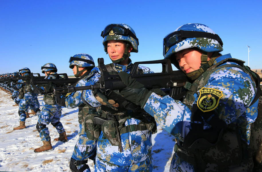 Женский пехотный отряд ВМФ НОАК тренировался в северной холодной части Китая (7)