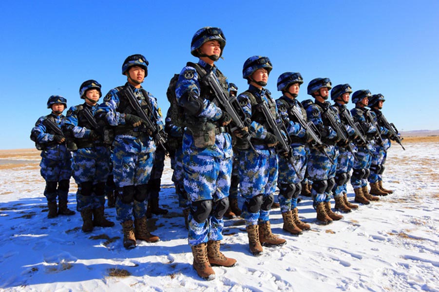 Женский пехотный отряд ВМФ НОАК тренировался в северной холодной части Китая (6)
