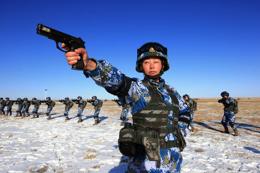 Женский пехотный отряд ВМФ НОАК тренировался в северной холодной части Китая (3)