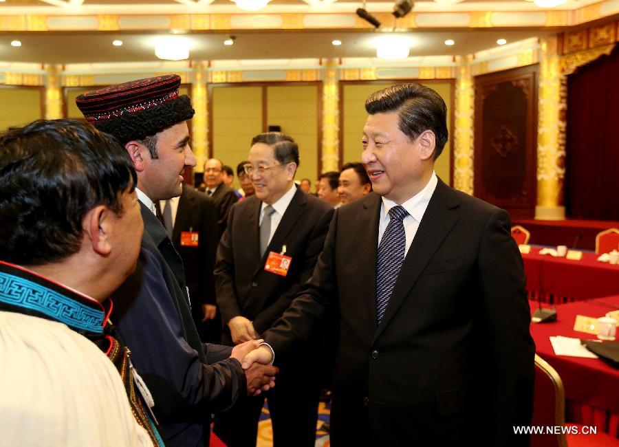 Си Цзиньпин подчеркнул необходимость дорожить национальной солидарностью (2)