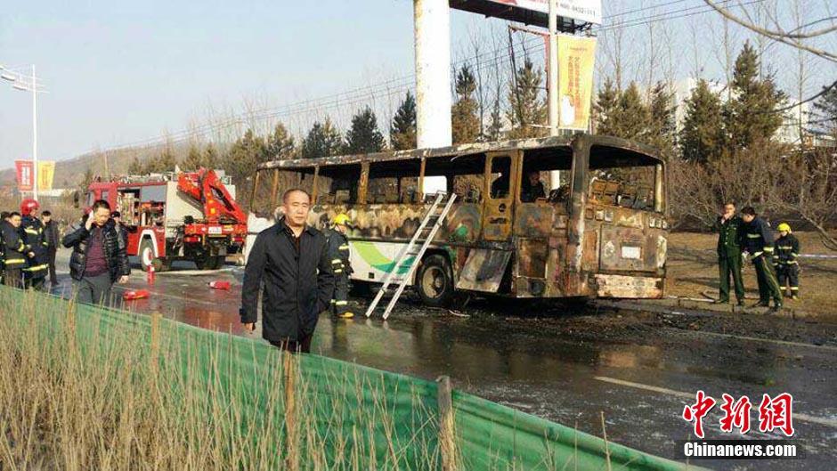 Десять человек погибли, 17 ранены в результате пожара в автобусе в Северо-Восточном Китае (2)