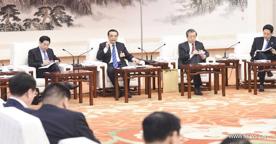 Ли Кэцян подчеркнул необходимость непрерывно повышать уровень жизни народа (2)