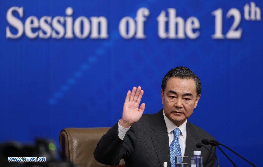Китай очень беспокоится о пропавшем малайзийском самолете -- глава МИД КНР
