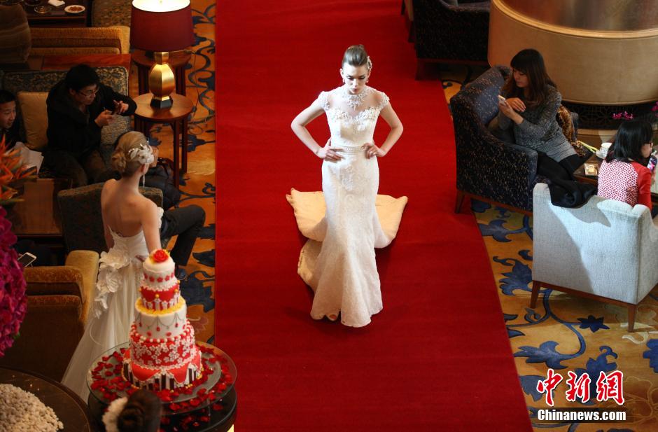 Шоу свадебных платьев в отеле Shangri-La в городе Циндао (2)