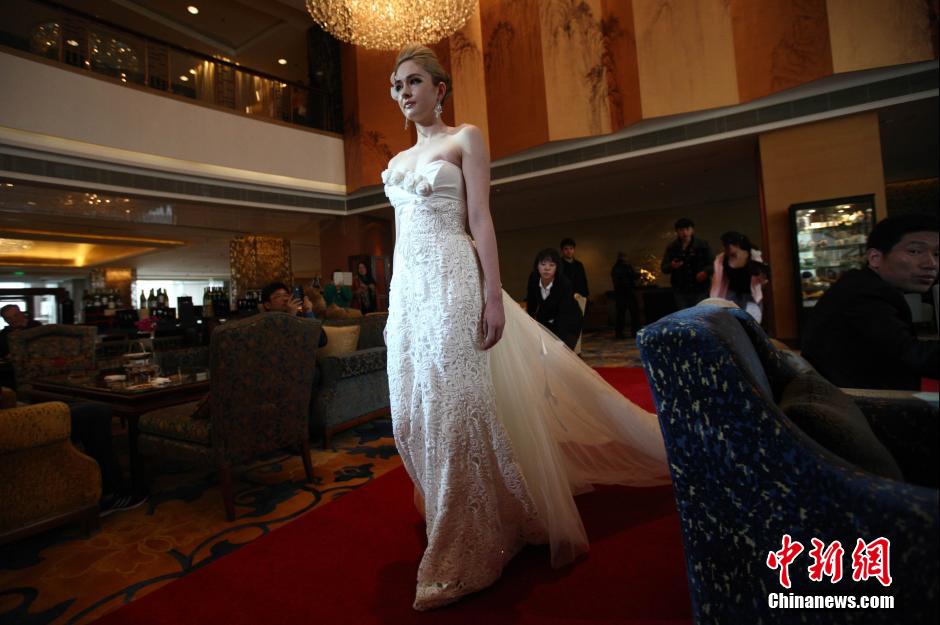 Шоу свадебных платьев в отеле Shangri-La в городе Циндао (3)