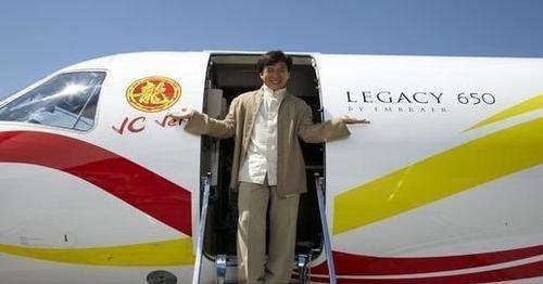 Опубликованы фотографии личного самолета кинозвезды Джеки Чана (5)