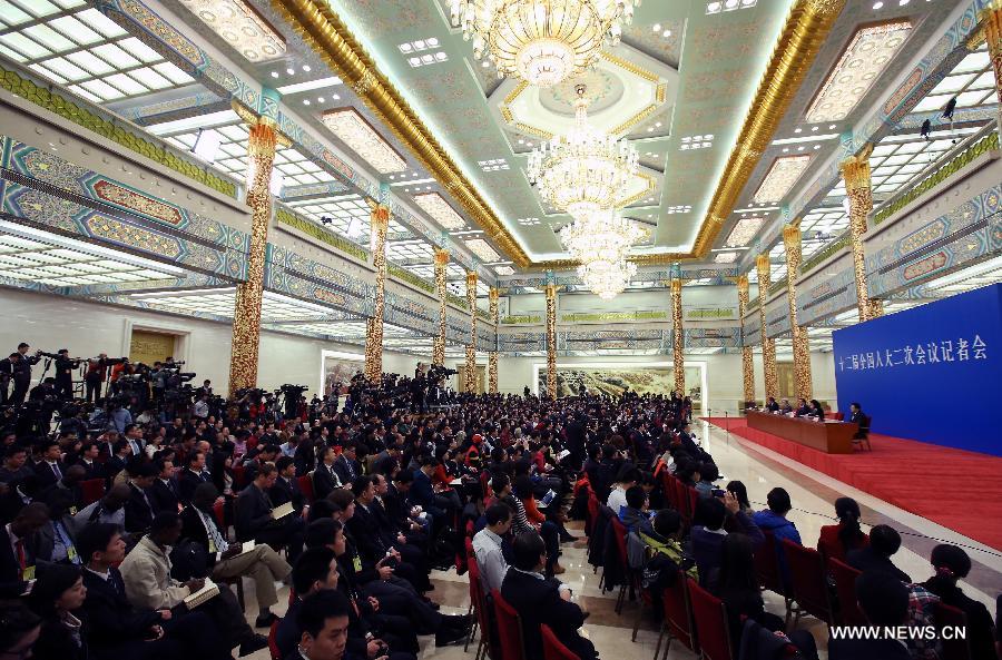 Началась пресс-конференция премьера Госсовета КНР Ли Кэцяна (5)