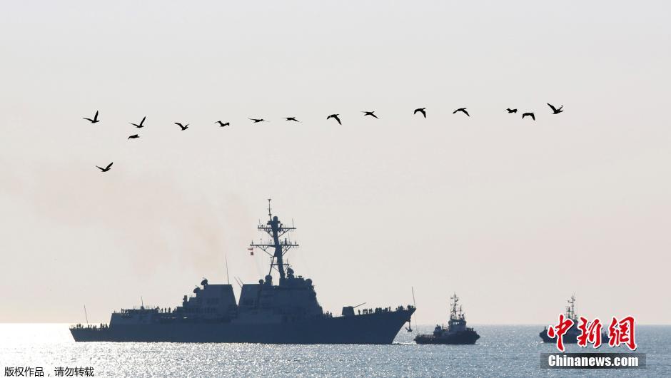Эсминец ВМС США вышел в Черное море для участия в совместных учениях (2)