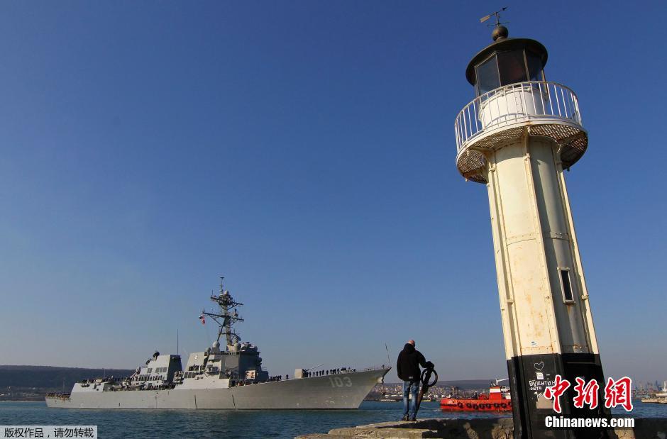 Эсминец ВМС США вышел в Черное море для участия в совместных учениях (3)