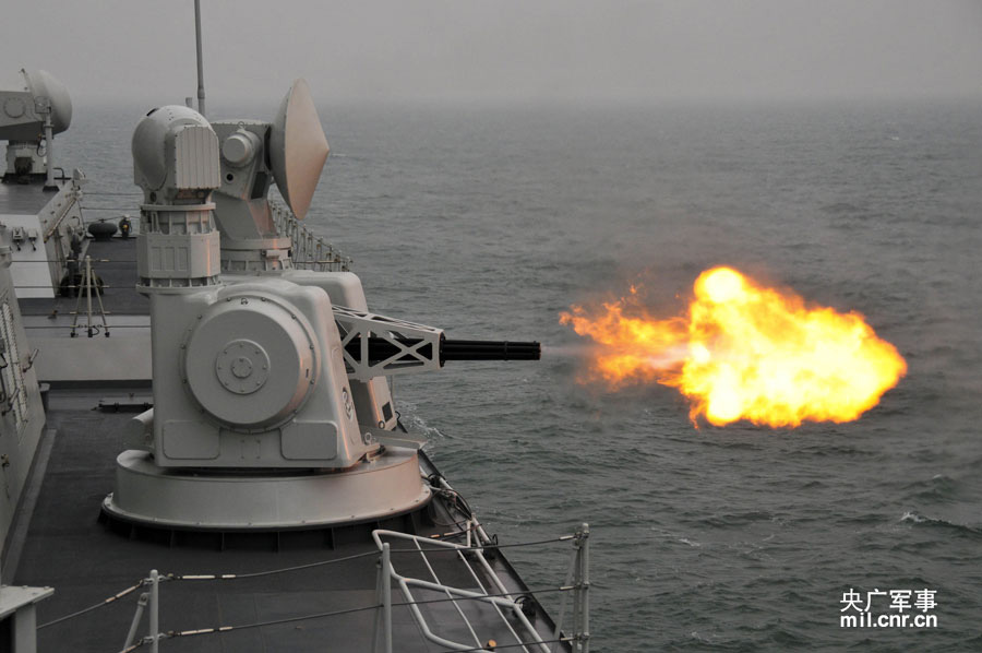 Два сторожевых корабля 054А из ВМФ «Бэйхай» провели учения с реальными снарядами