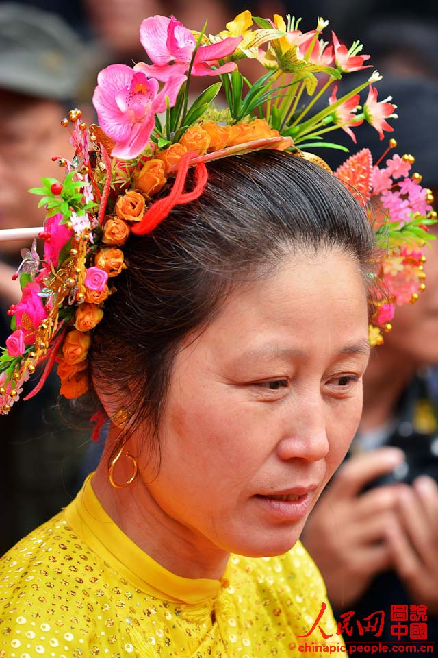 Весенний сад на голове - прически женщин из Сюньбу (21)