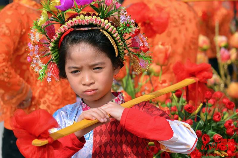 Весенний сад на голове - прически женщин из Сюньбу (5)