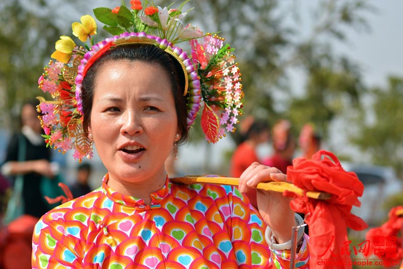 Весенний сад на голове - прически женщин из Сюньбу (4)