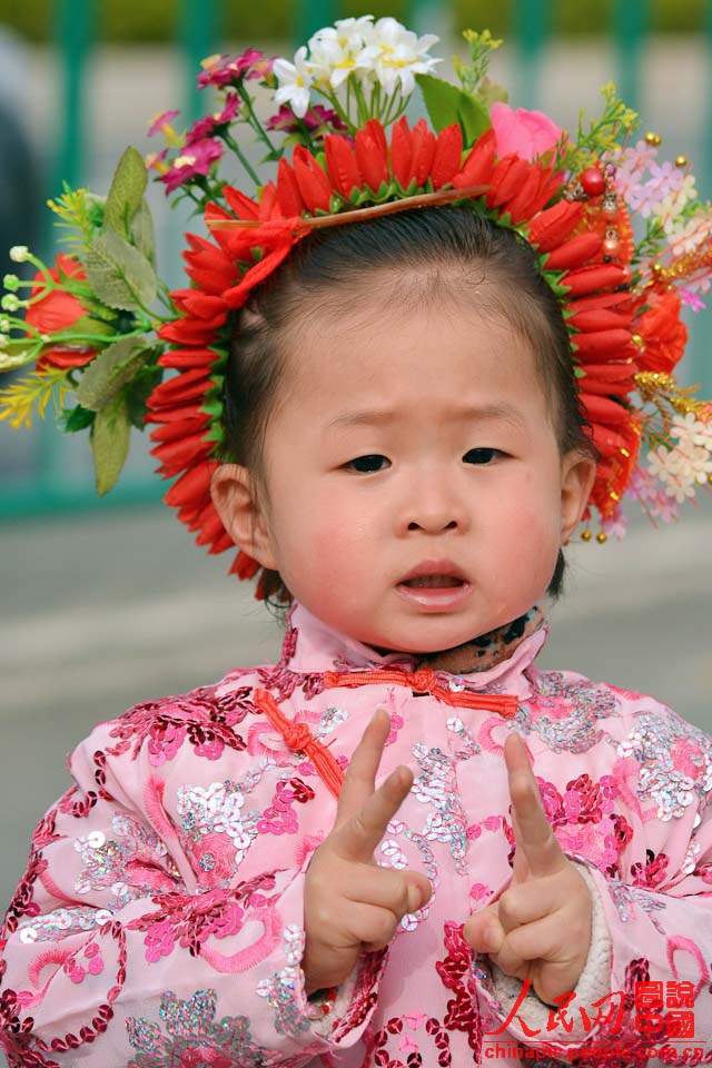 Весенний сад на голове - прически женщин из Сюньбу (10)