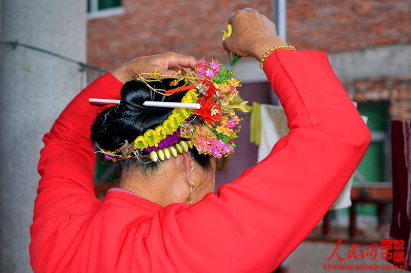 Весенний сад на голове - прически женщин из Сюньбу (12)