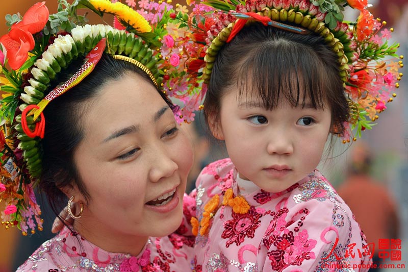 Весенний сад на голове - прически женщин из Сюньбу