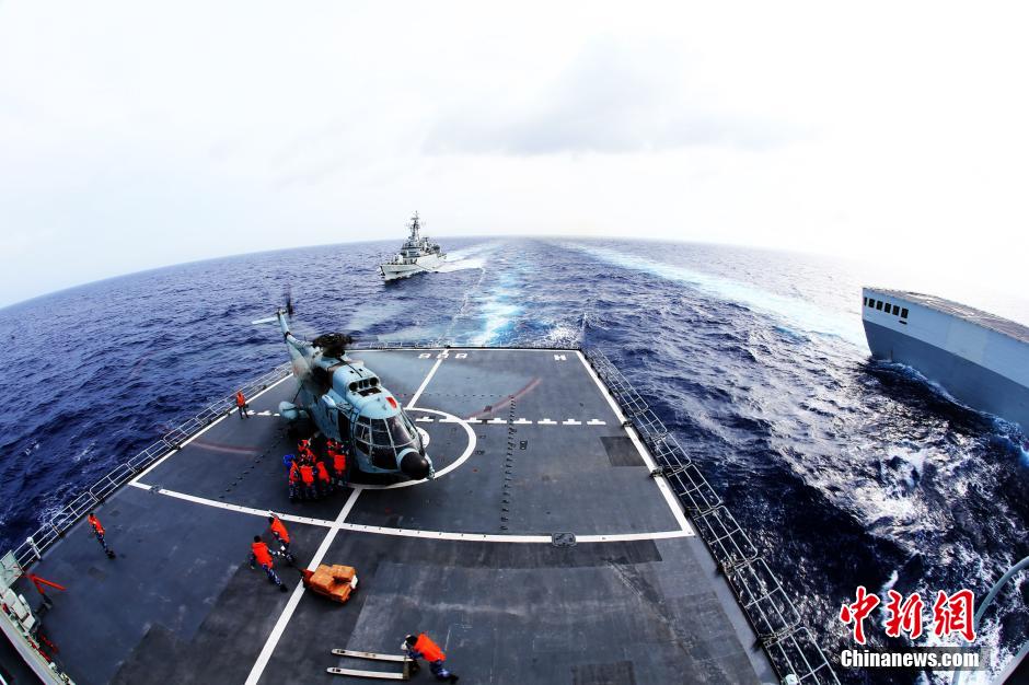 Корабль «Озеро тысячи остров» ВМФ Китая прибыл в поисковую морскую акваторию для исполнения миссии снабжения