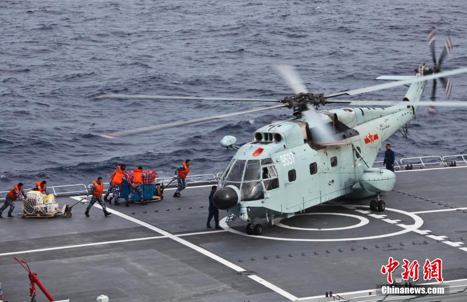 Корабль «Озеро тысячи остров» ВМФ Китая прибыл в поисковую морскую акваторию для исполнения миссии снабжения (11)