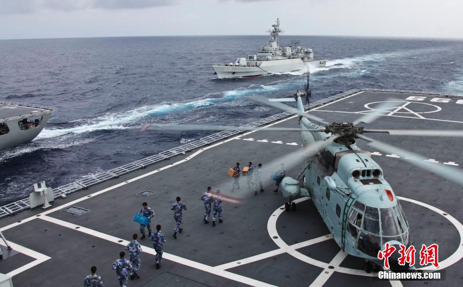 Корабль «Озеро тысячи остров» ВМФ Китая прибыл в поисковую морскую акваторию для исполнения миссии снабжения (10)