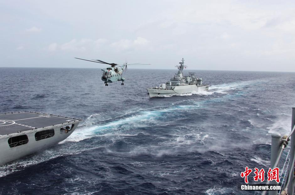 Корабль «Озеро тысячи остров» ВМФ Китая прибыл в поисковую морскую акваторию для исполнения миссии снабжения (8)