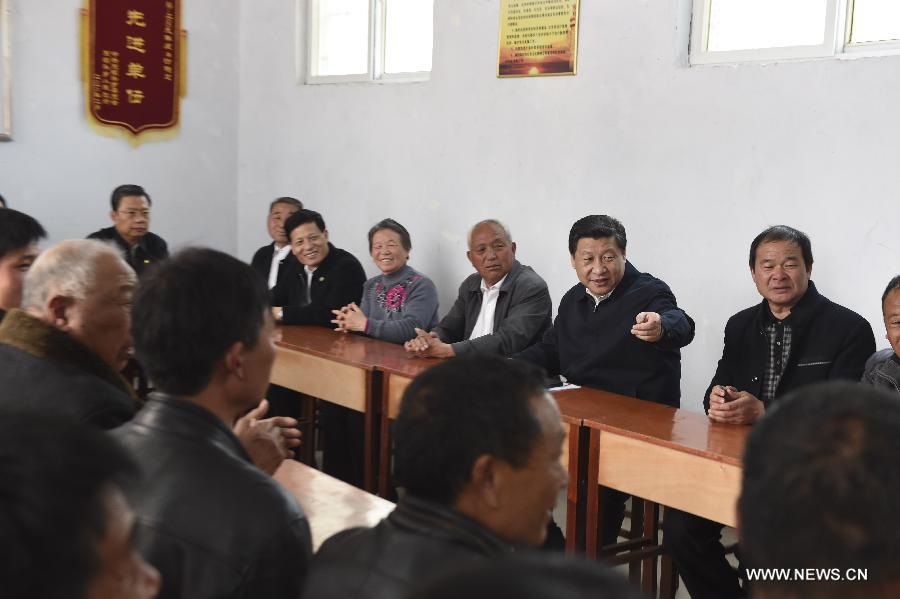 Си Цзиньпин призывает чиновников на селе усилить борьбу с коррупцией (4)