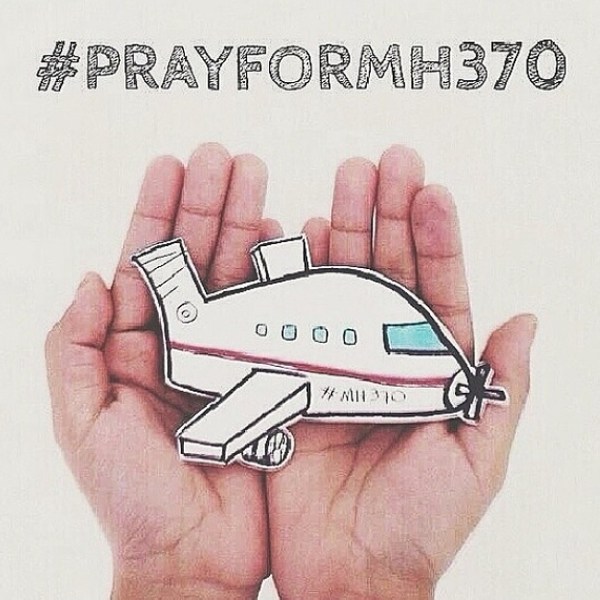 Пользователи Интернета разных стран мира молятся за пассажиров и экипаж пропавшего малазийского самолета карикатурой (19)