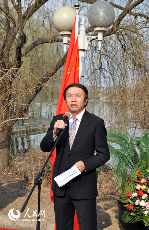 В Пекине прошла церемония открытии статуи известного казахского поэта Абая Кунанбаева (4)