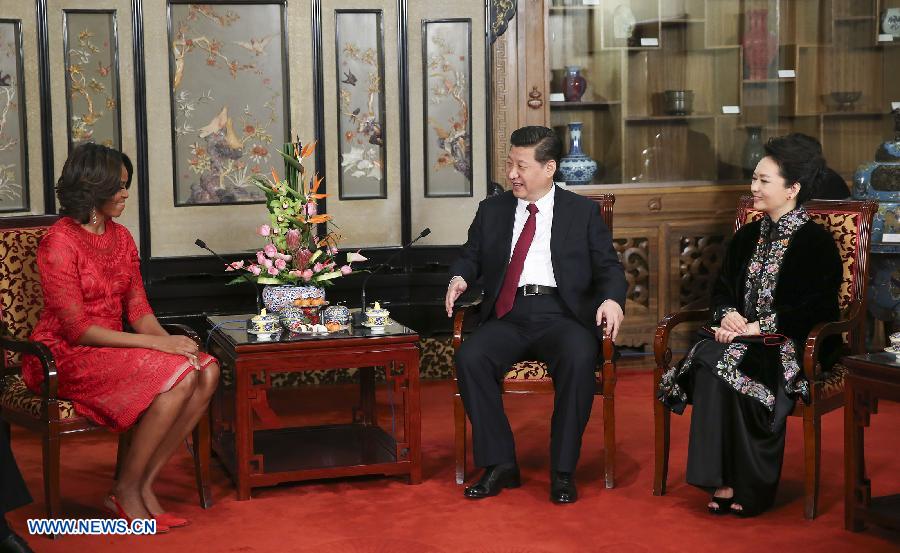 Председатель КНР Си Цзиньпин с супругой Пэн Лиюань встретился с супругой президента США М.Обамой (3)