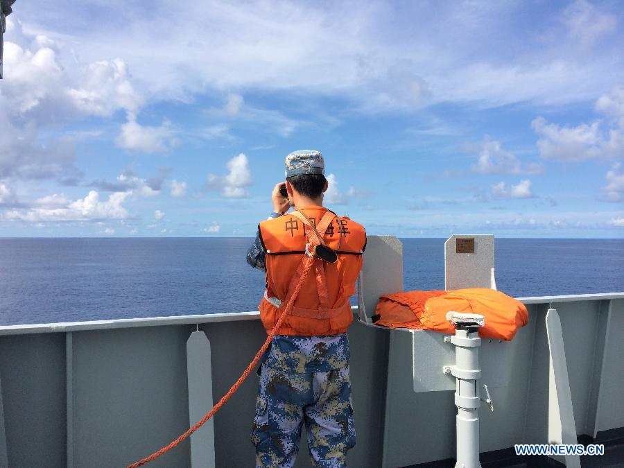 Китайские военные корабли продолжают поиск пропавшего малайзийского лайнера