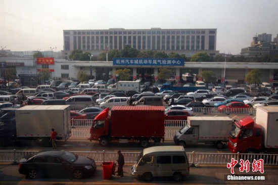 В Ханчжоу введены ограничения на покупку автомобилей (10)