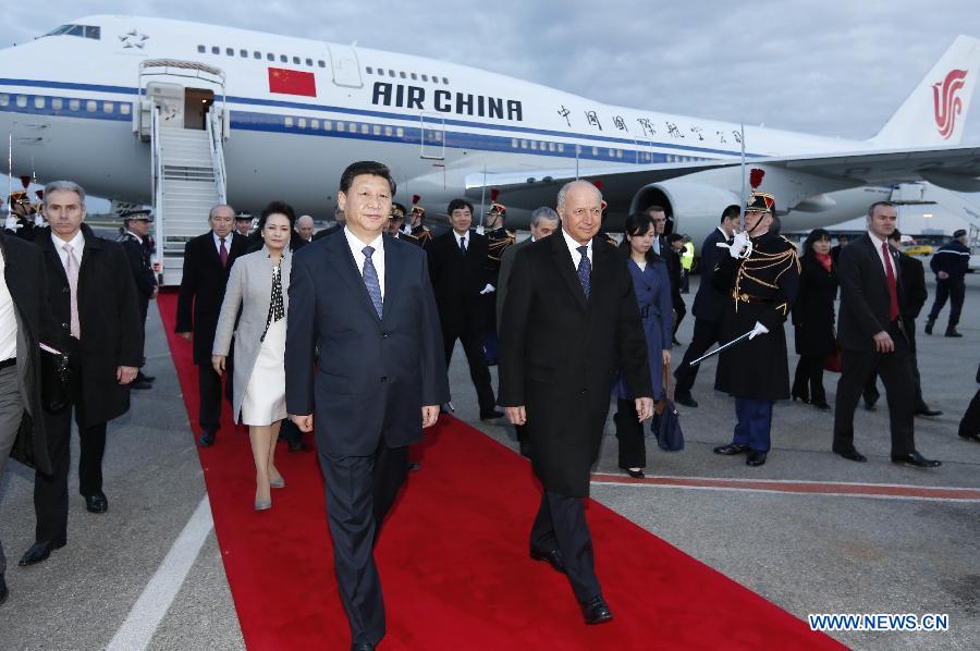 Си Цзиньпин прибыл во Францию с государственным визитом (2)