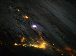 Cнимки молнии, сделанные на МКС