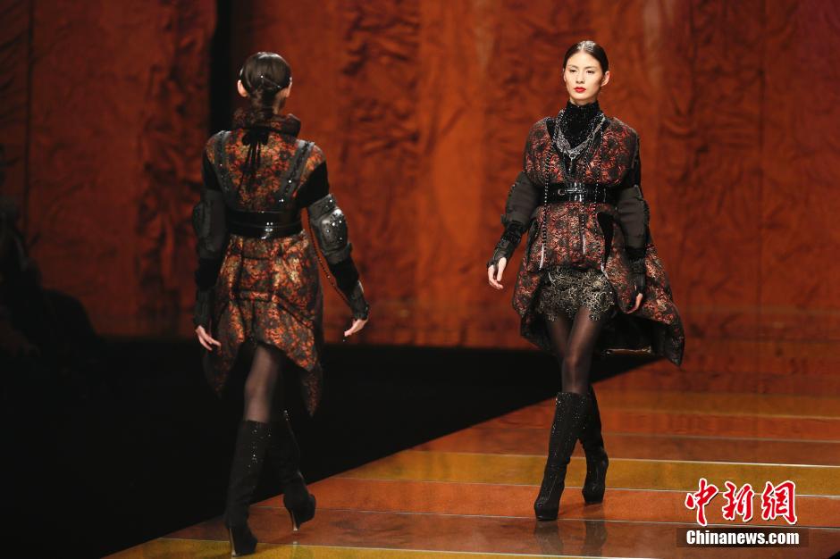 «Дворцовый стиль» стал популярным на Китайской международной неделе моды (16)