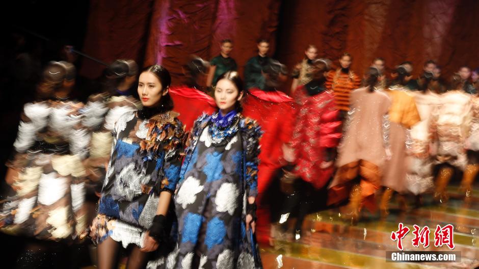 «Дворцовый стиль» стал популярным на Китайской международной неделе моды (14)